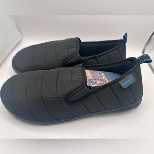 NWT RockDove Quilted Memory Foam Slippers Black Blue Trim Men’s Sz 10